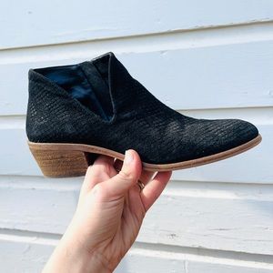 Cut out bootie